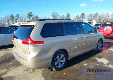 2011 Toyota Sienna Le V6 z USA, uszkodzony, nr VIN 5TDKK3DC4BS044334